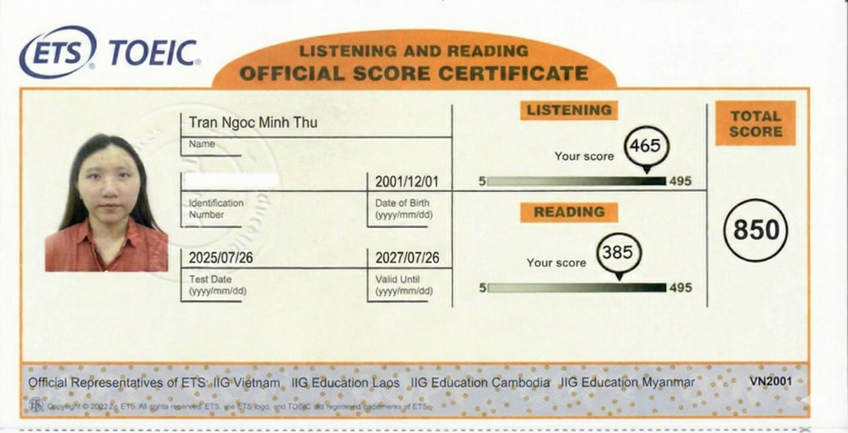 Minh Thư nhận kết quả TOEIC mục tiêu